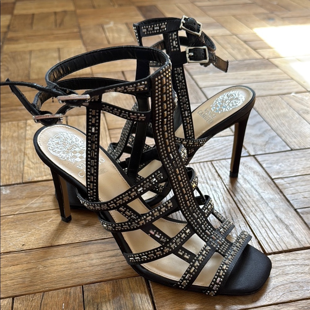 🆕 VINCENT CAMUTO Elegant Black Strappy Sandals with gems